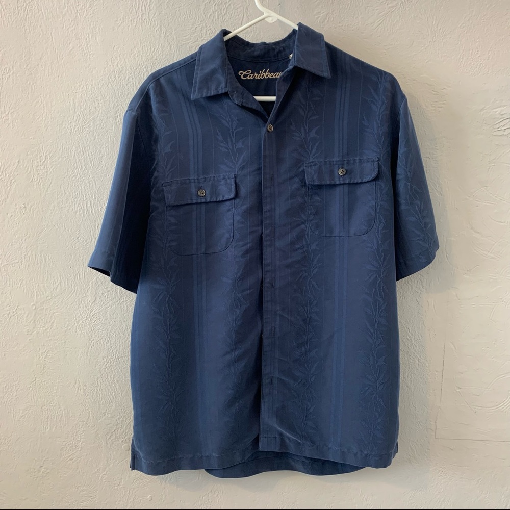 Caribbean short sleeve button down. Size: Medium.
